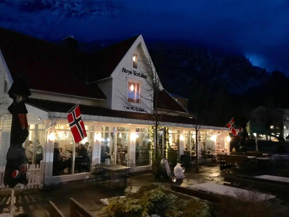 Stryn Kaffebar & Vertshus 外观 照片